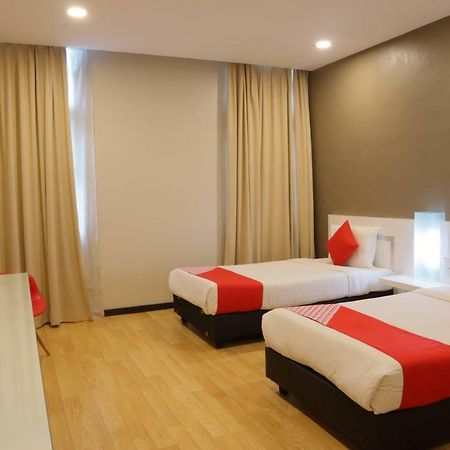 Oyo 232 The Suraya Hotel Kuantan Buitenkant foto