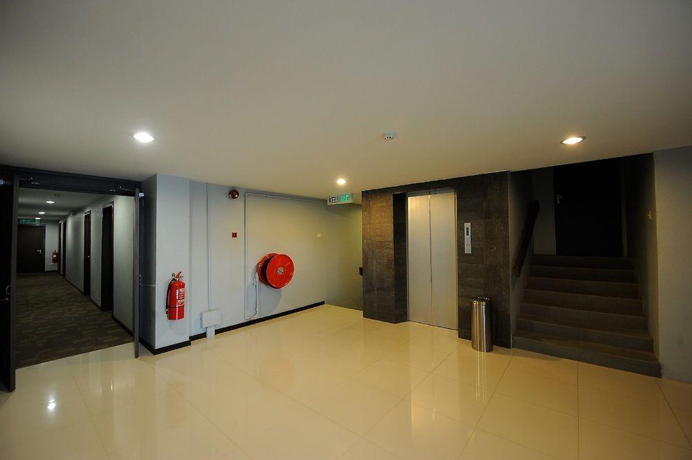 Oyo 232 The Suraya Hotel Kuantan Buitenkant foto