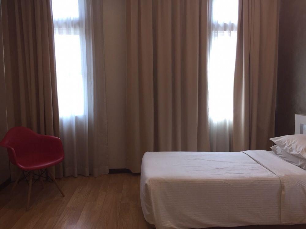 Oyo 232 The Suraya Hotel Kuantan Buitenkant foto