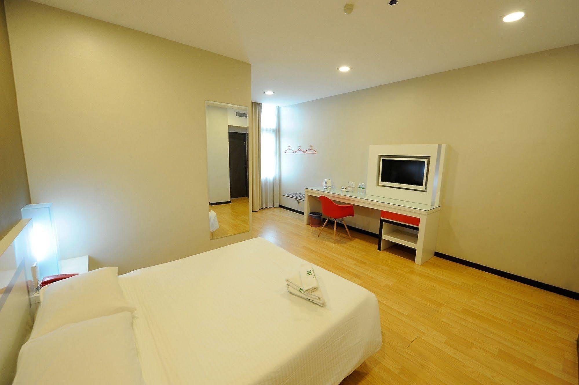 Oyo 232 The Suraya Hotel Kuantan Buitenkant foto