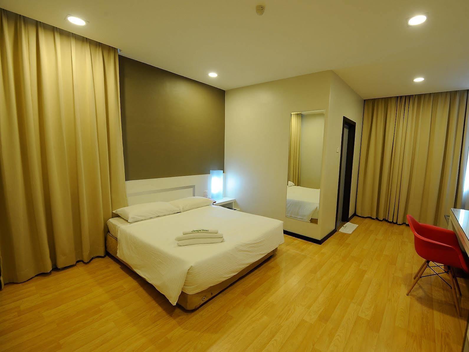 Oyo 232 The Suraya Hotel Kuantan Buitenkant foto