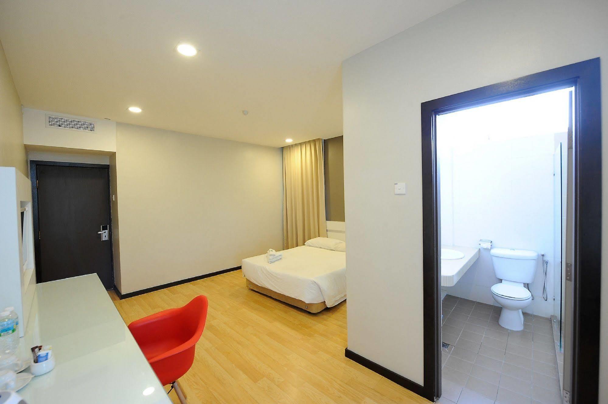 Oyo 232 The Suraya Hotel Kuantan Buitenkant foto
