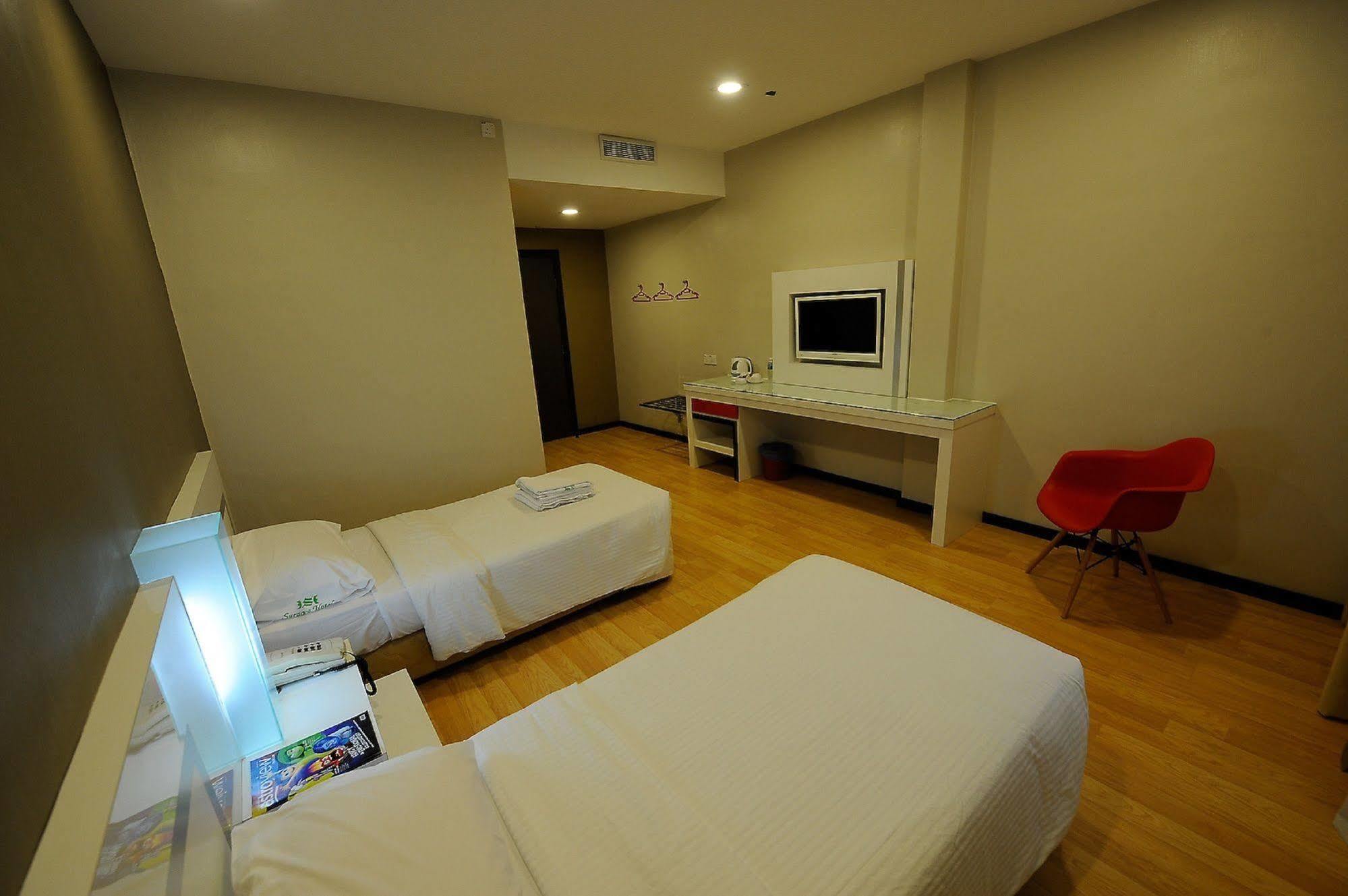 Oyo 232 The Suraya Hotel Kuantan Buitenkant foto