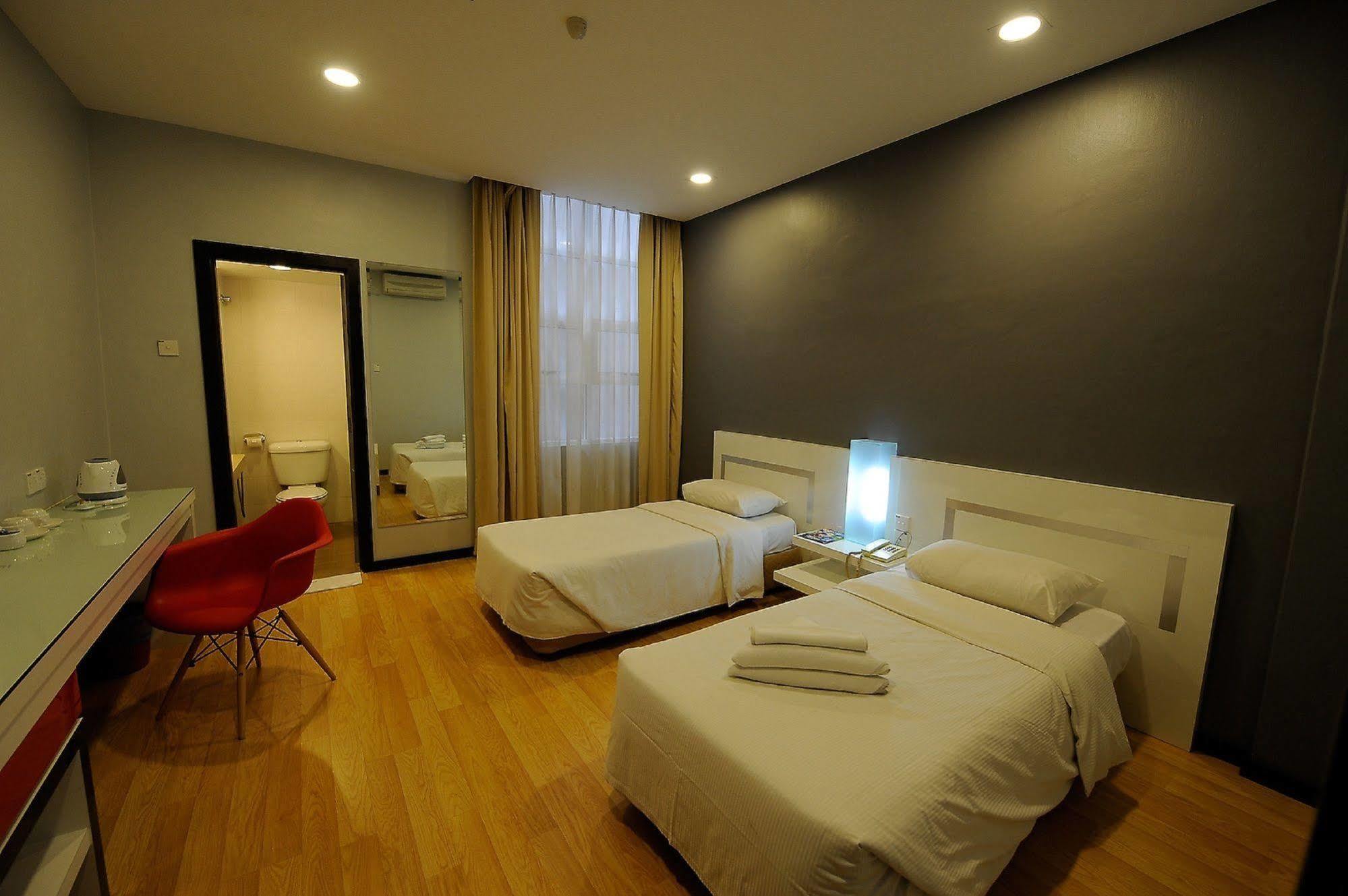 Oyo 232 The Suraya Hotel Kuantan Buitenkant foto