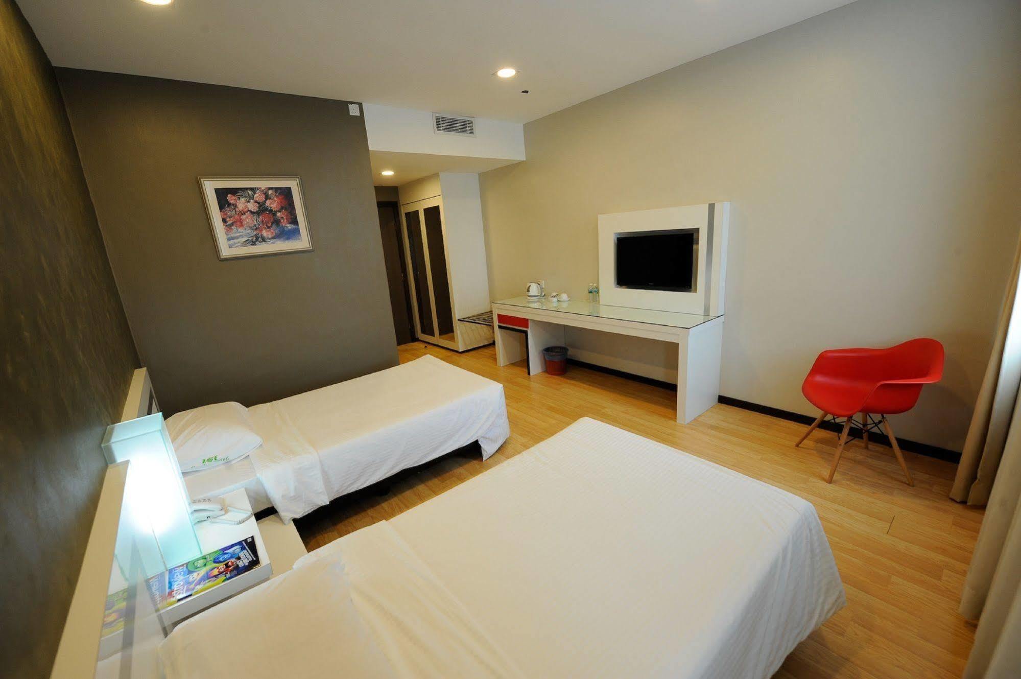 Oyo 232 The Suraya Hotel Kuantan Buitenkant foto
