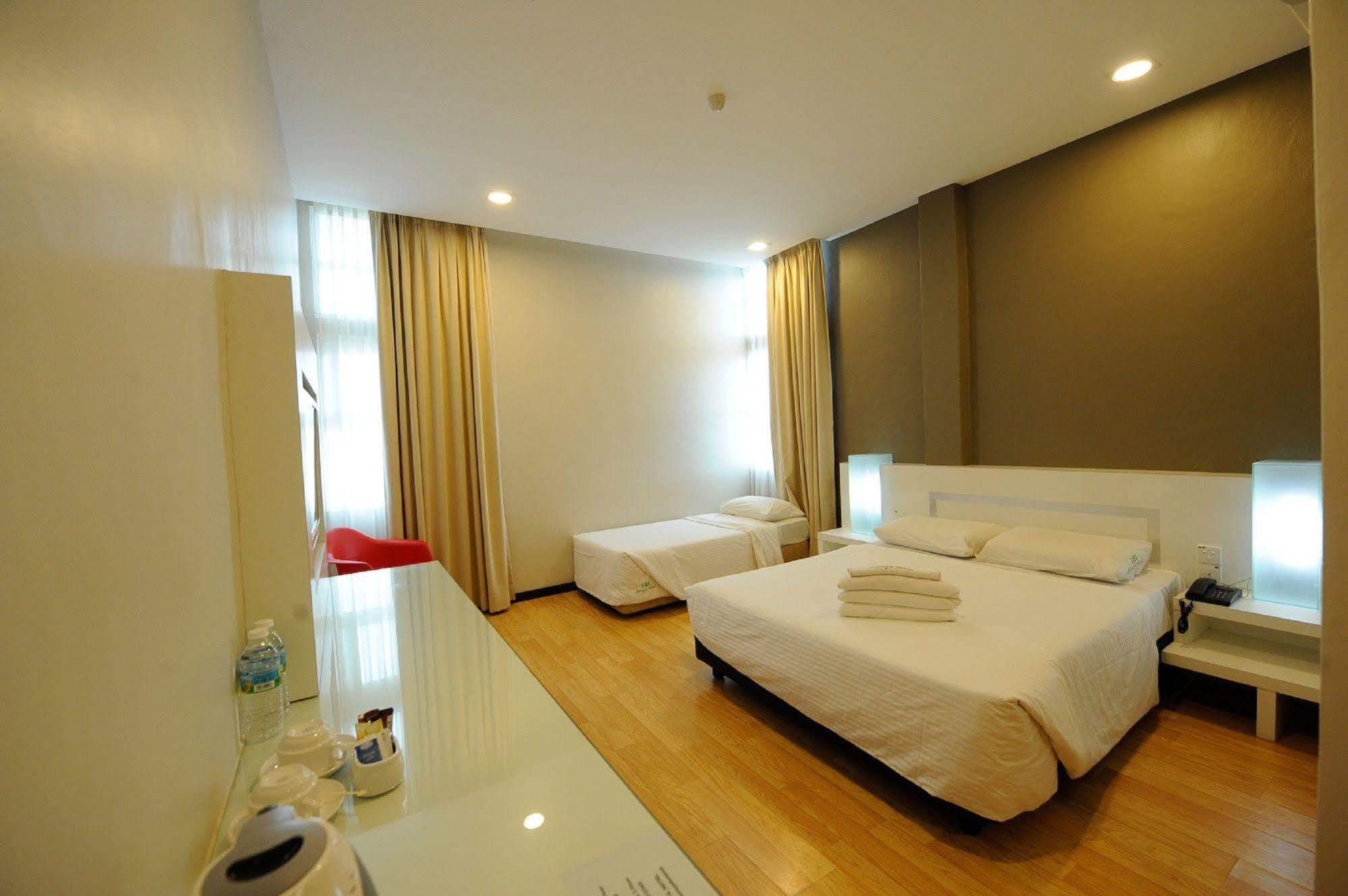 Oyo 232 The Suraya Hotel Kuantan Buitenkant foto