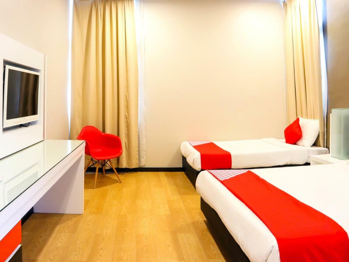 Oyo 232 The Suraya Hotel Kuantan Buitenkant foto