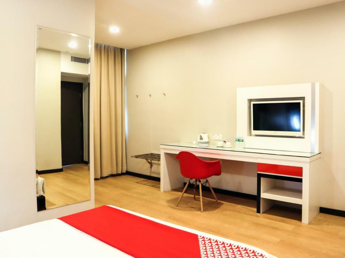 Oyo 232 The Suraya Hotel Kuantan Buitenkant foto