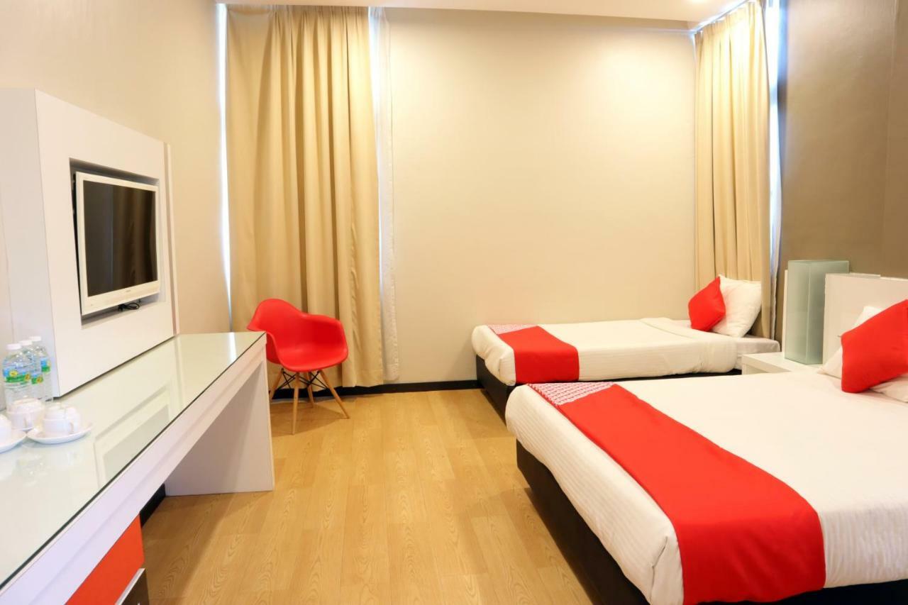Oyo 232 The Suraya Hotel Kuantan Buitenkant foto